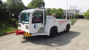 China Veiligheids Diesel Slepentractor, de Opschortingsbestuurder Seat van het Vliegtuigen Slepende Materiaal leverancier